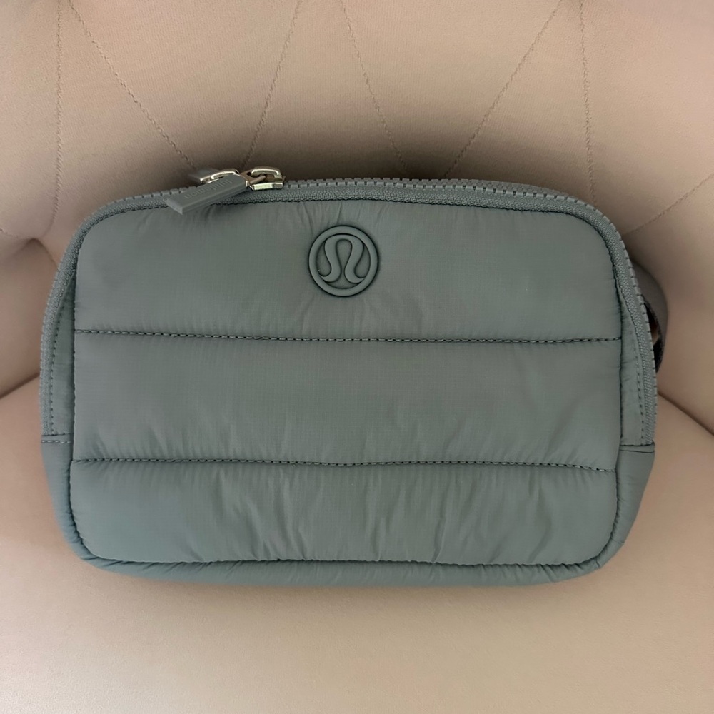 Lululemon Gray Grey Wunder Puff  2L Everywhere Belt Bag